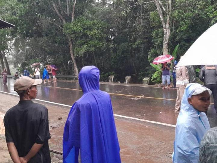 Banjir Ciamis, Seorang Penjual Gorengan Hilang Terseret Arus  