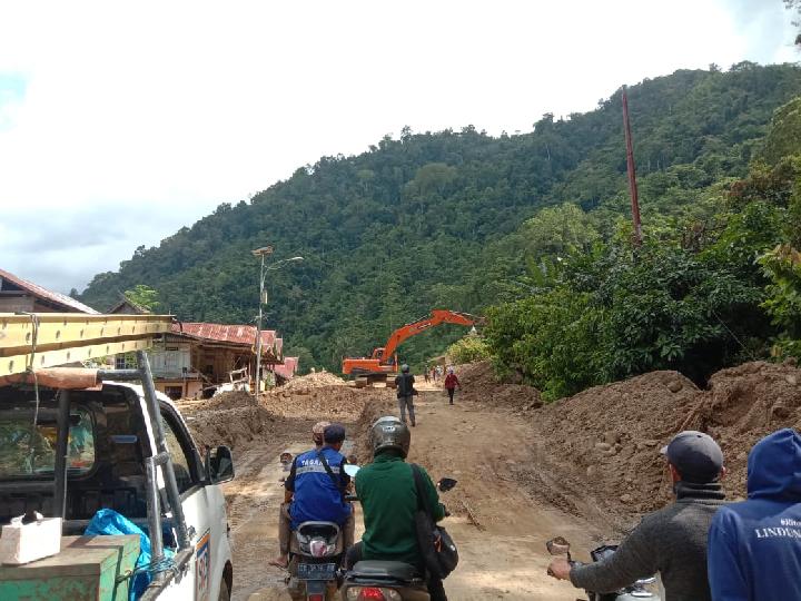 Tiga Hari Tertutup Pasca Bencana, Jalan Poros Mamuju-Mamasa Kembali Terbuka