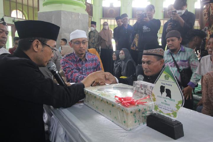 Jadi Penghulu Nikah Massal, Bupati Cirebon Buka Peringatan Hari Santri Nasional Tahun 2022