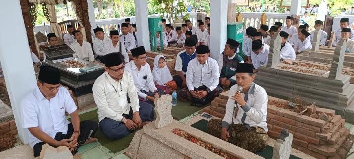 Hari Santri, Makam Kiai Abbas jadi Jujugan Peziarah 