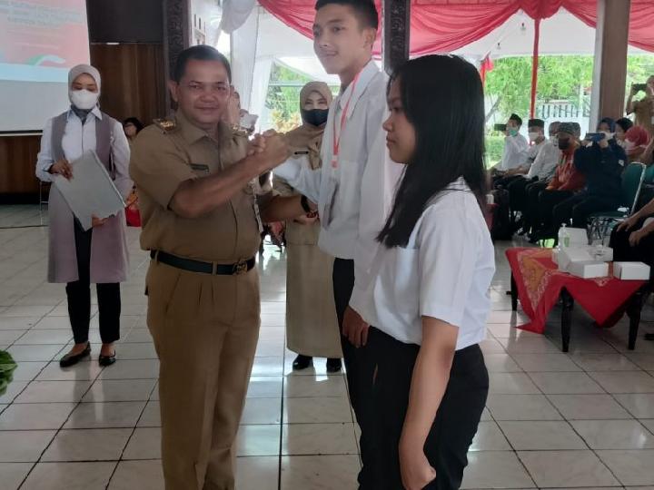 Kurangi Pengangguran, Ratusan Canaker Dilatih Keterampilan Menjahit