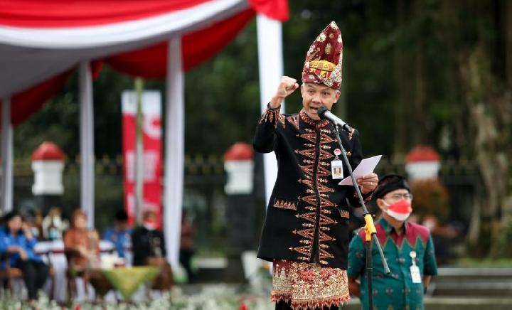 Ganjar Pranowo Kembali Bawa Jateng Menjadi Provinsi Terbaik untuk Kelima Kalinya