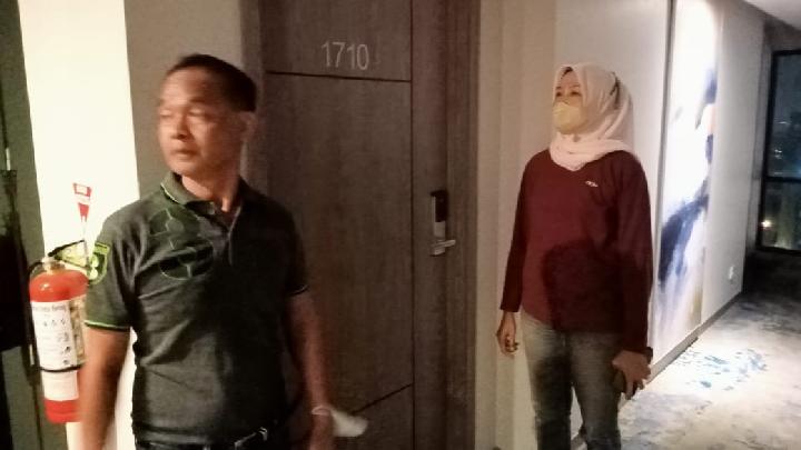 Polisi Olah TKP Kamar Hotel Gadis Kebaya Merah Beradegan Seks dengan Seorang Pria
