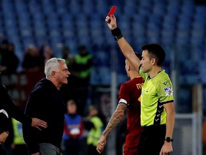 Usai Dikartu Merah saat Laga AS Roma vs Torino, Mourinho Minta Maaf