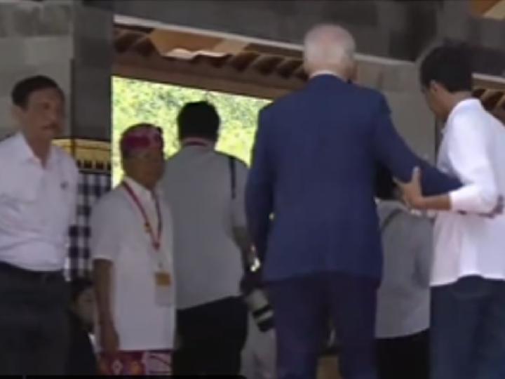 Presiden AS Joe Biden Nyaris Jatuh, Reaksi Menko Luhut Tren di Twitter
