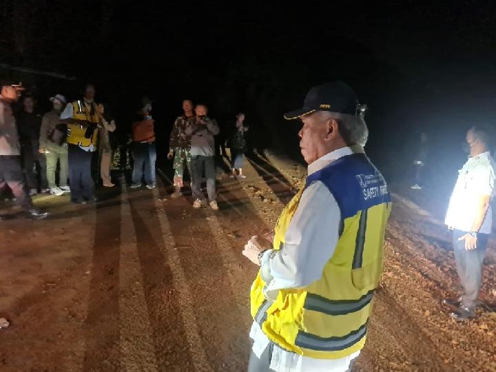 Diperintah Jokowi, Menteri Basuki Langsung Tinjau Longsor Akibat Gempa Cianjur