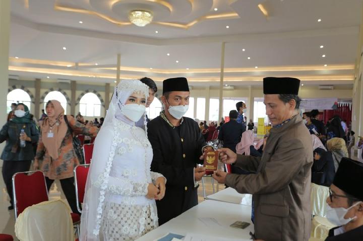 28 Pasangan Pengantin di Kota Cirebon Ikut Nikah Massal