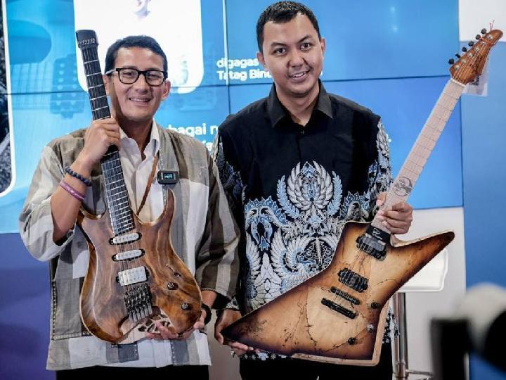 Produk Gitar Indonesia Tembus Pasar Internasional, Sandiaga Uno Bangga