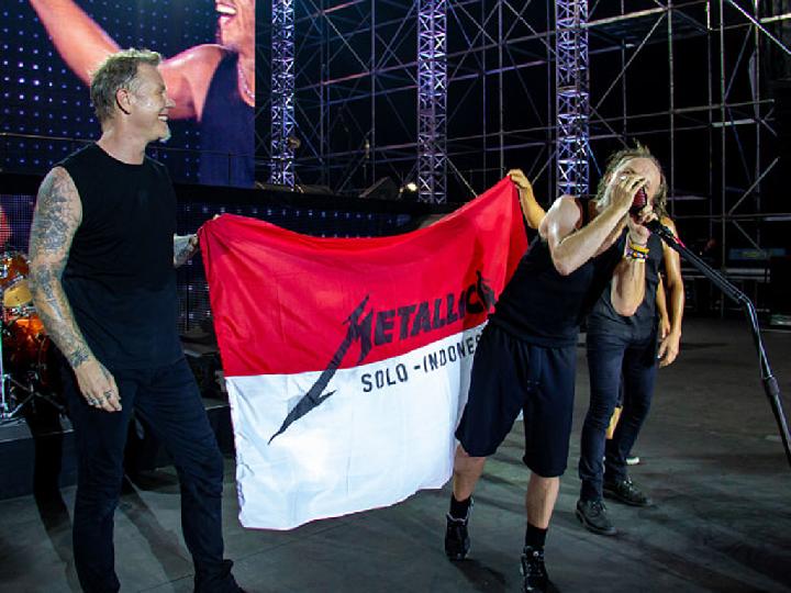 Metallica Buka Album 72 Seasons Lewat Single Lux Æterna