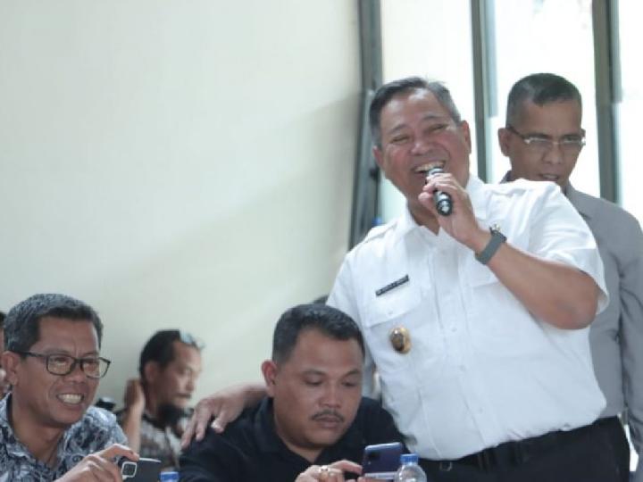 Bupati Dairi Eddy Berutu Anjurkan Para Kepala Desa Aktif Bermedia Sosial