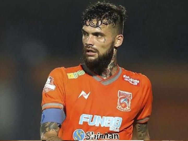 Usai Memukul Striker Persija Jakarta Krmencik, Kapten Borneo Diego Michiels Klarifikasi