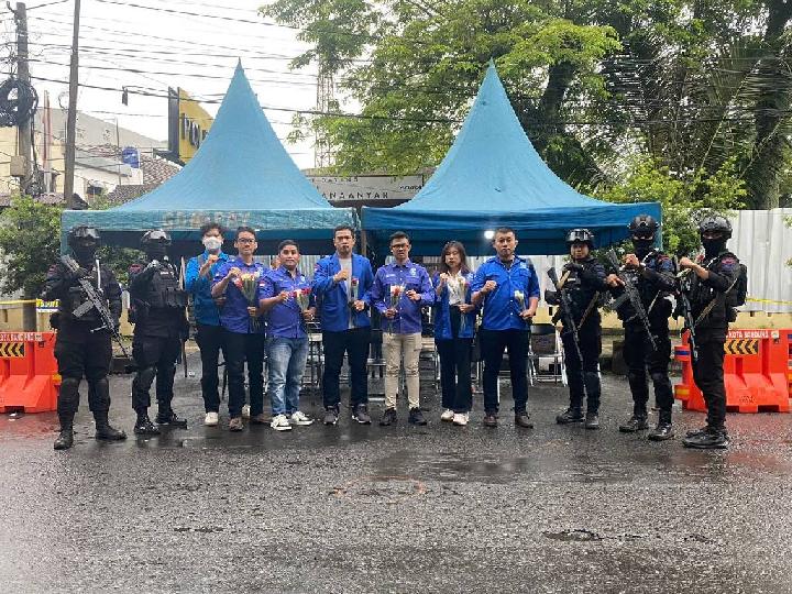 Bagikan Bunga Mawar di Lokasi Bom Bunuh Diri, GAMKI Dukung Pemerintah Tindak Tegas Aksi Terorisme