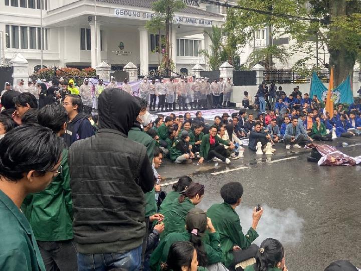 Polisi Tangkap Puluhan Mahasiswa Aksi Tolak KUHP di Bandung