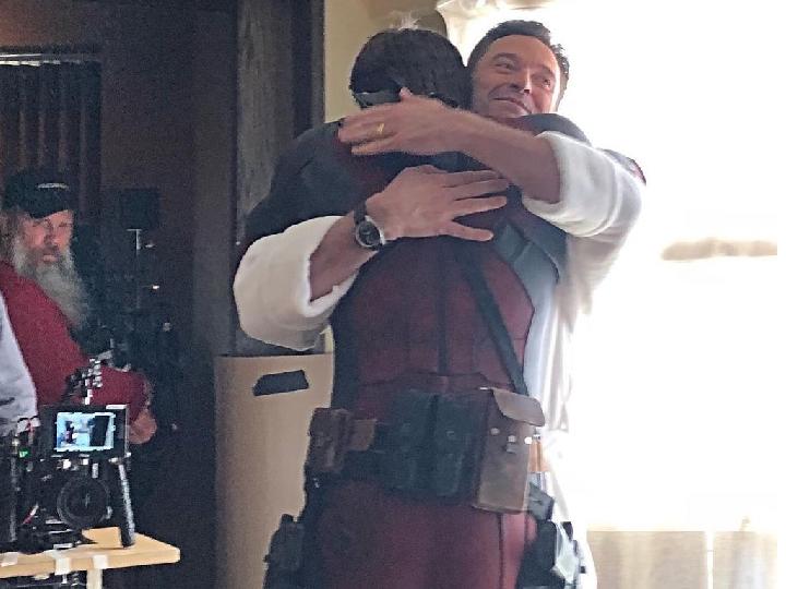 Ritual Natal, Hugh Jackman Bawa Ryan Reynolds Menari Bersama