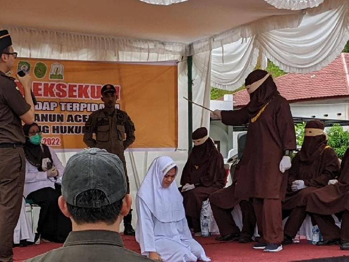 Kejari Abdya Eksekusi 8 Pelanggar Qanun Jinayat, PR Terima 108 Kali Cambuk