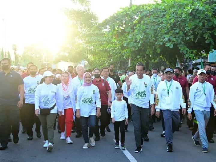 Jokowi dan Jan Ethes di Acara Jalan Sehat Menyongsong 1 Abad Nahdlatul Ulama