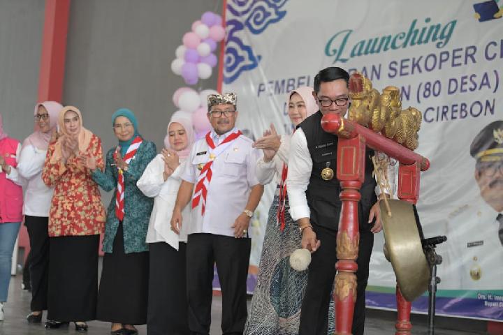 Gubernur Jawa Barat Luncurkan Sekoper Cinta di 80 Desa di Kabupaten Cirebon