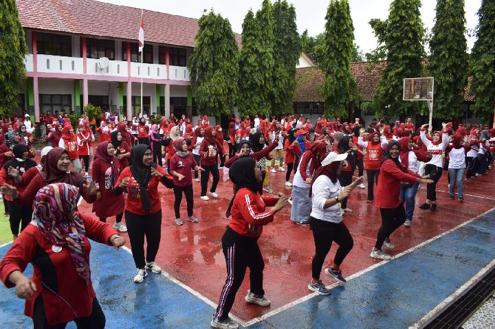 Melalui Senam Bersama, Pemkab Indramayu Dorong Gerakan Masyarakat Hidup Sehat