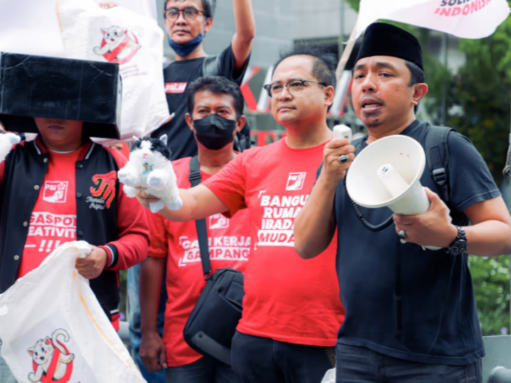 PSI Demo ke MK Bawa Karung dan Boneka, Tolak Proporsional Tertutup