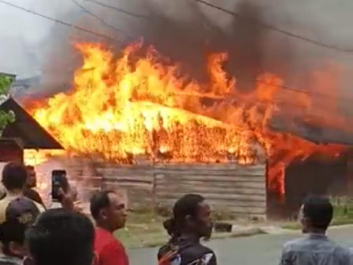 Tiga Rumah Warga Blangpidie Hangus Terbakar, 11 Jiwa Tersampak