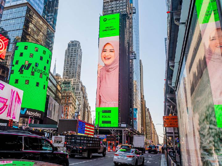 Digandeng Spotify, Woro Widowati Mejeng di Times Square Amerika Serikat