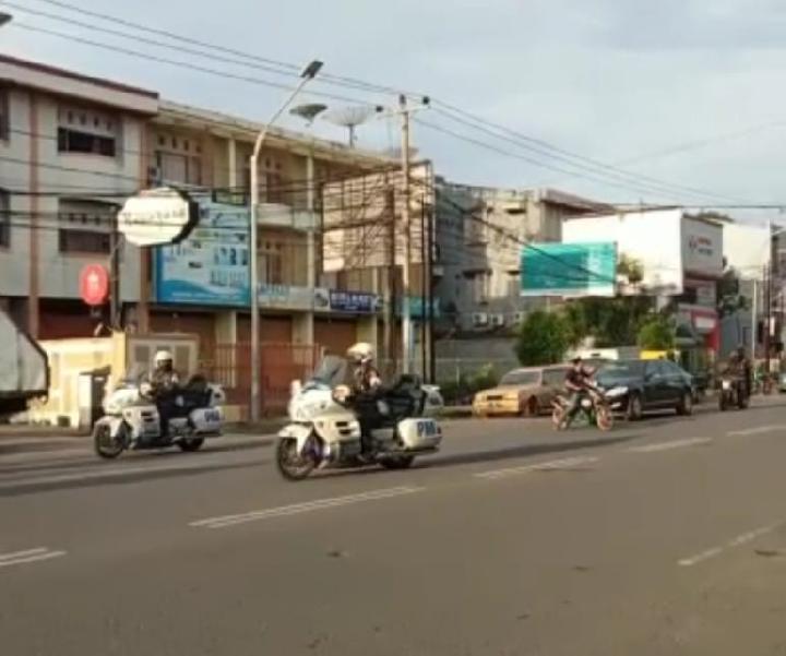 Pemotor Nyaris Tabrak Mobil Presiden Jokowi di Makassar, Kini Pelaku Diburu Polisi