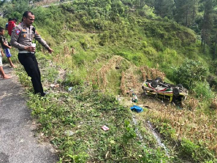 Bus Terjungkal di Samosir, Dua Tewas Belasan Penumpang Luka