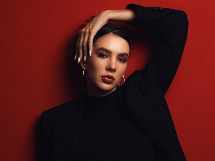 Penyanyi Asal Jerman, Maiya Deviatkova Rilis Single Bleed For Me