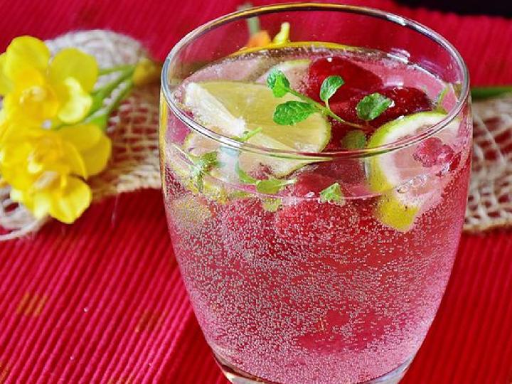 Lima Manfaat Infused Water Bagi Kesehatan Tubuh