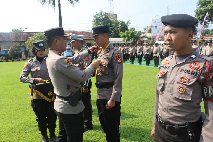 Polresta Cirebon Launching Polisi RW