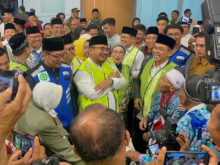 Penerbangan Perdana Calhaj dari BIJB ke Arab Saudi, Maman: Ini Sejarah, Insya Allah Berkah