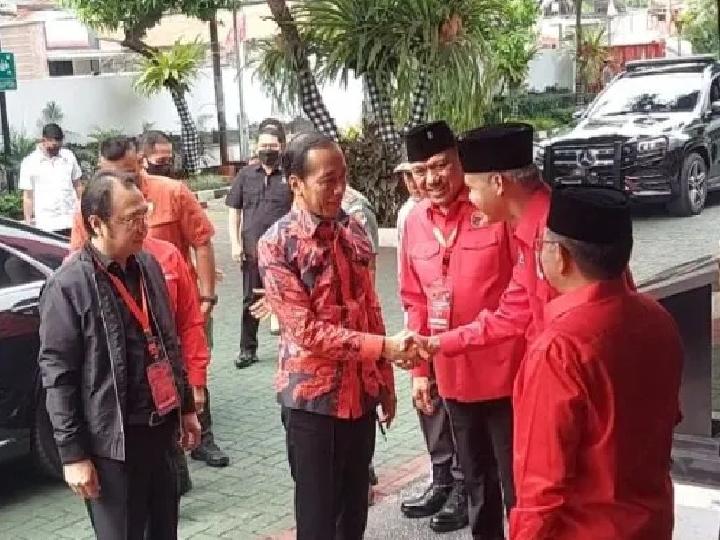 Tiba di Rakernas III PDIP, Presiden Jokowi Disambut Bacapres Ganjar Pranowo