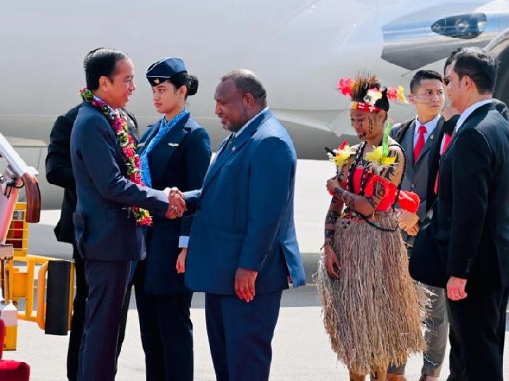 Tarian Hiri Motu Sambut Jokowi di Papua Nugini