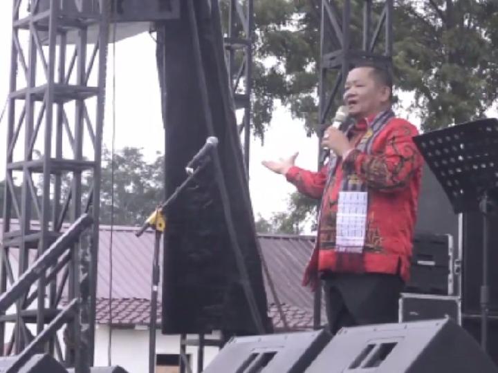 Reaksi Rapidin Simbolon Melihat Warna Merah Dominasi Pakaian Peserta Pesta Syukuran PARNA