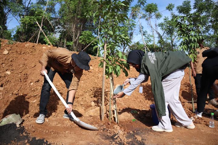 Ratusan Delegasi YCC Apeksi Gelar Penghijauan di Tokka Tena Rata Maros