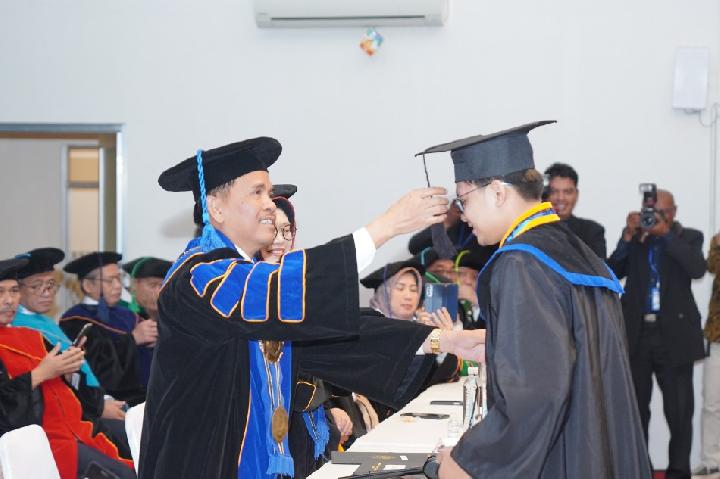 800-an Wisudawan UGJ Diminta Tingkatkan Soft Skills