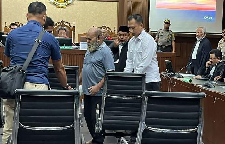 Lukas Enembe Kembali Berbuat Tidak Sopan dalam Sidang