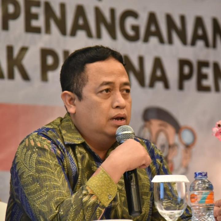 Foto dan Laporkan Kalau Ada Caleg Berduaan dengan Penyelenggara Pemilu di Warkop