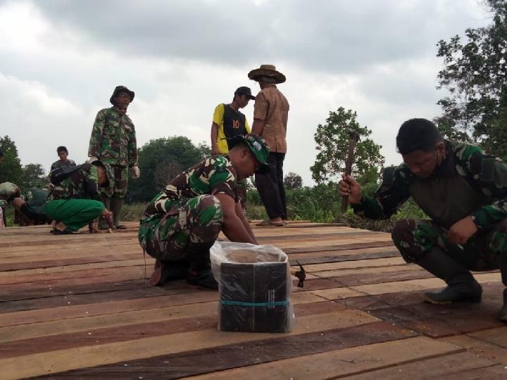 Gerak Cepat Satgas TMMD Perbaiki Jembatan dan Jalan di Kapuas Kalimantan Tengah