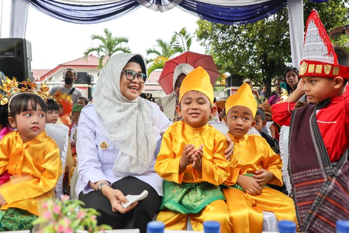 Wali Kota Siantar Lepas Pawai Perayaan Hari Kanak-kanak Nasional Tahun 2023