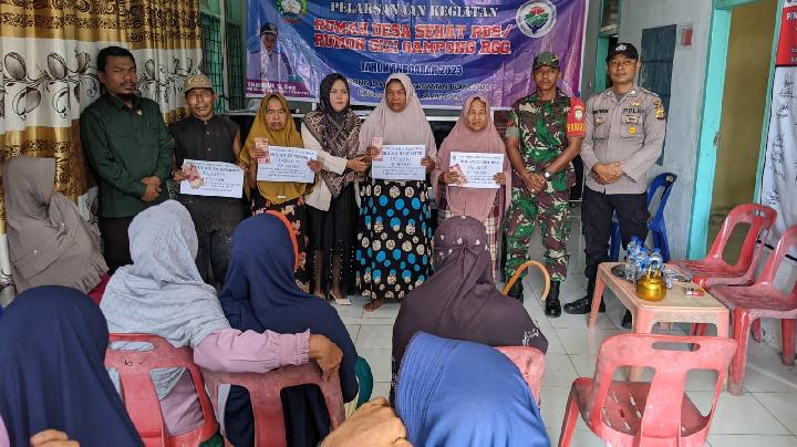 Puluhan Warga Kurang Mampu di Desa Lam Kuta Abdya Terima BLT