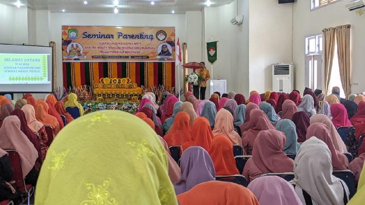 DWP Abdya Laksanakan Seminar Parenting dan Manoe Pucok