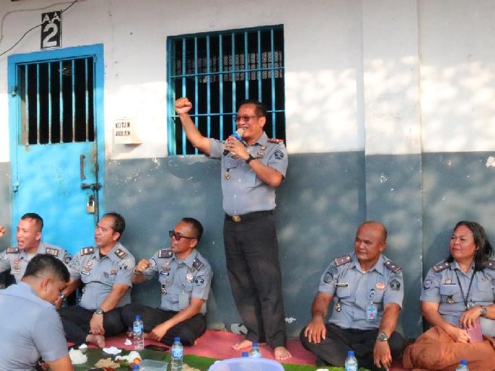 Pegawai dan WBP Lapas Kelas IIA Siantar Adakan Makan Bersama: Tahun Baru Semangat Baru