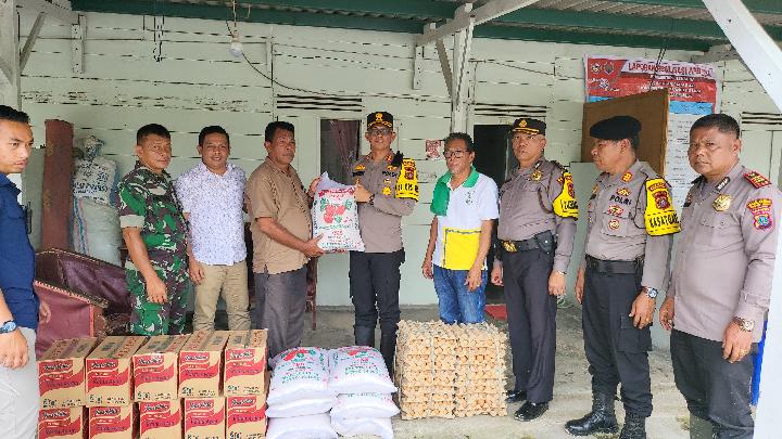 Peduli Bencana, Kapolres Taput Bantu Warga Terdampak Banjir Pahae