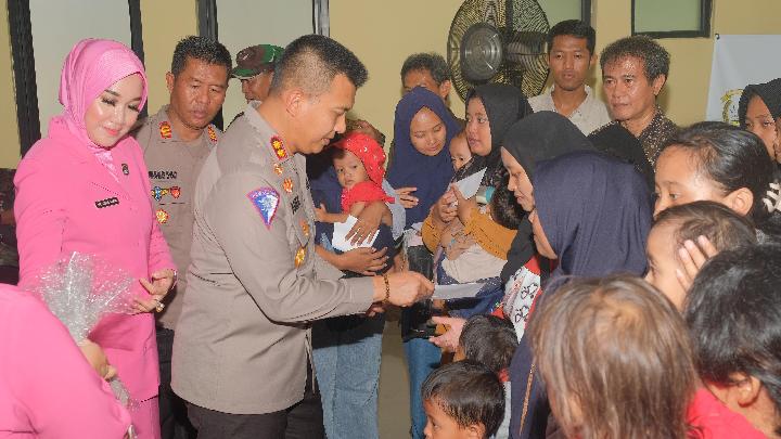 Meriahkan HKGB ke-72 dan Hari Bhayangkara ke-78, Kapolres Subang Beri Bantuan untuk 100 Anak Stunting dan Ibu Hamil