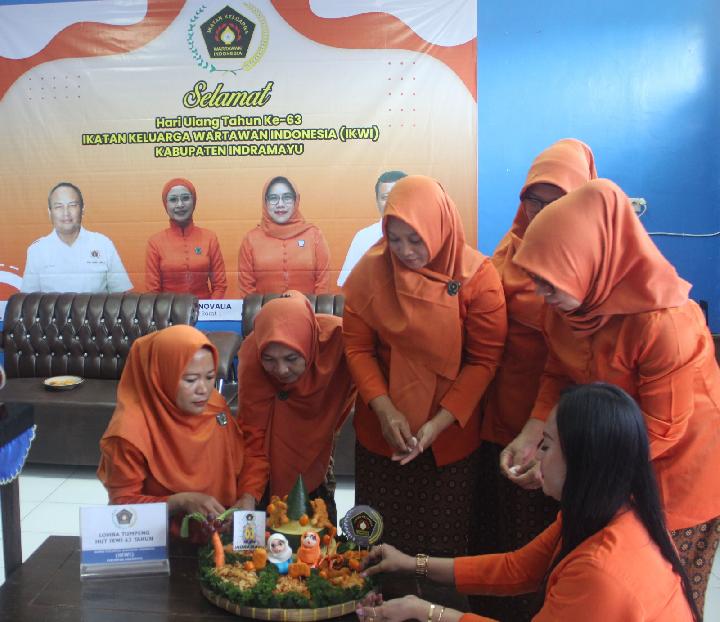 Sambut HUT ke-63, IKWI Indramayu Gelar Lomba Tumpeng