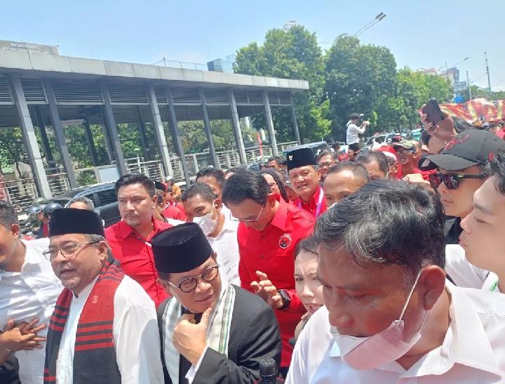 Ahok Dampingi Pramono Anung-Rano Karno Mendaftar ke KPU Jakarta