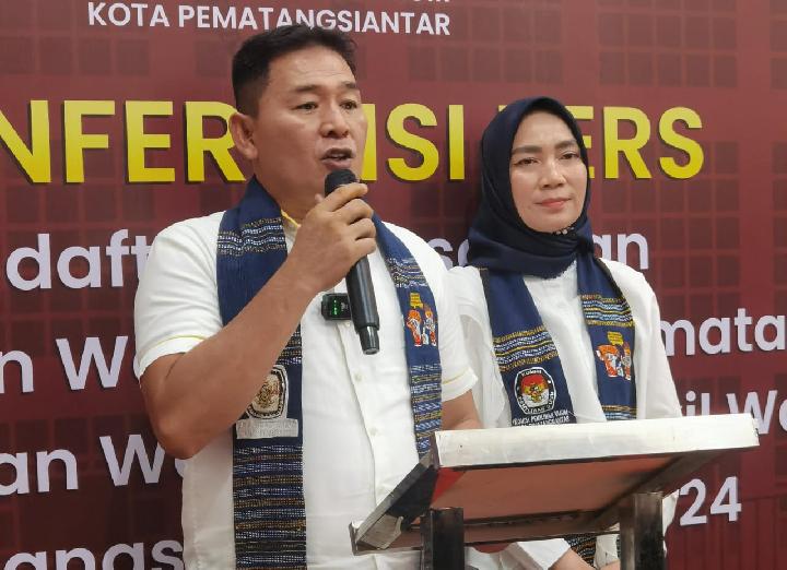 Resmi Daftar ke KPU Siantar, Mangatas-Ade Langsung Terjun Cari Simpatik Masyarakat