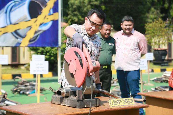 Pj Bupati Apresiasi Polresta Cirebon Musnahkam Ribuan Knalpot Brong