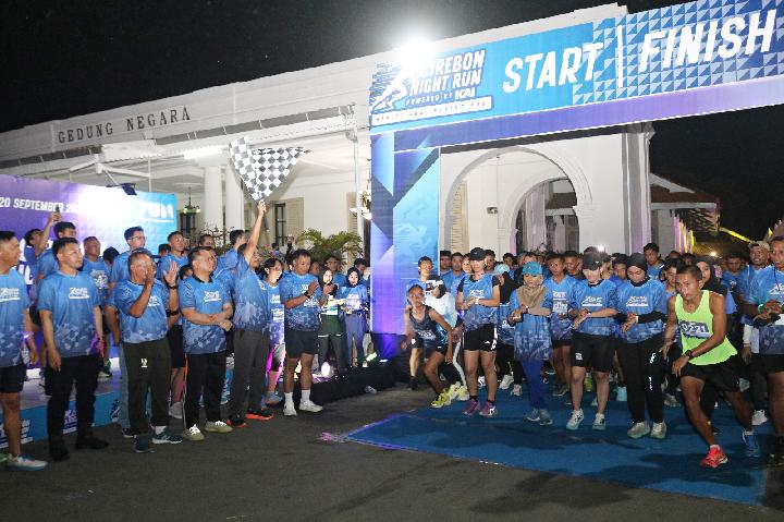 Ribuan Pelari Ramaikan Cirebon Night Run: Lebih dari Sekadar Lari, Pesta Malam Spektakuler!